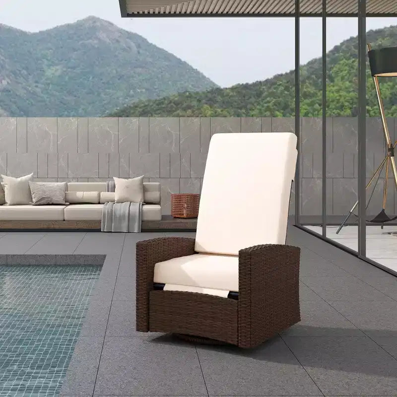 Poltrona reclinabile Outsunny Patio in rattan PE con girevole a 360°, cuscino morbido, sedia a sdraio per patio, giardino, cortile