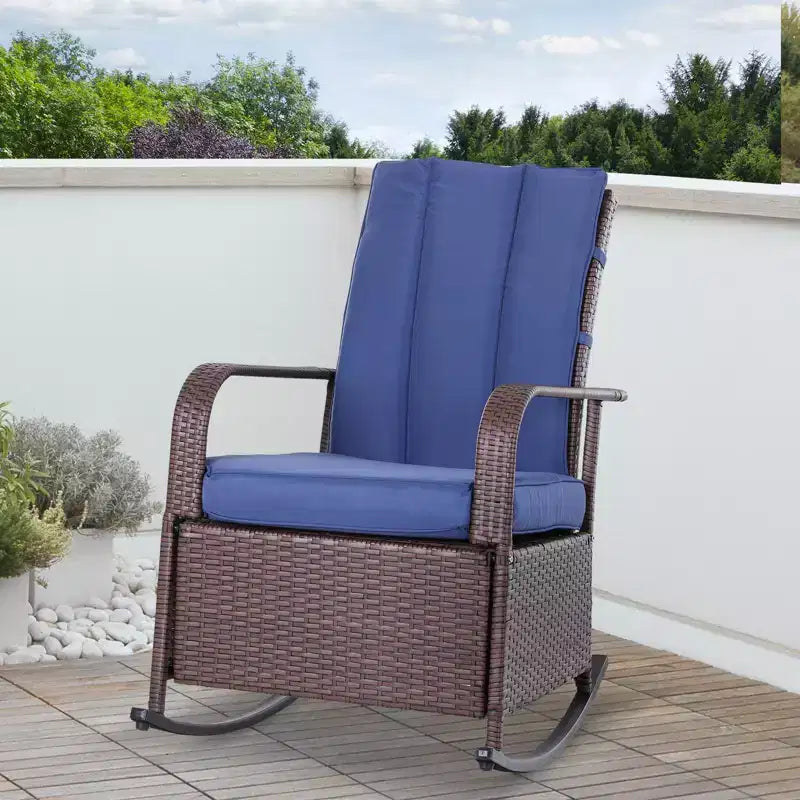 Outsunny Sedia a Dondolo da Giardino in Rattan con Cuscino Morbido, Poggiapiedi Regolabile e Schienale Reclinabile fino a 135 Gradi