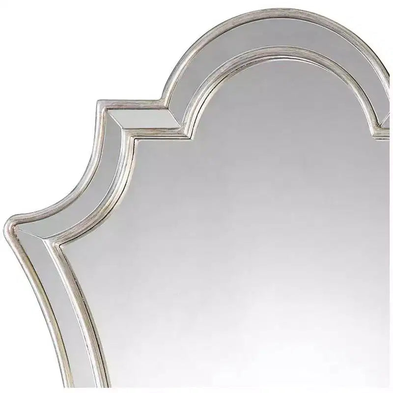 Uttermost Specchio da parete con cornice in stile gotico a quadrifoglio ad arco, finitura argento anticato vintage, 68,5 cm di larghezza per bagno e camera da letto