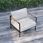 Poltrona da esterno Merrick Lane con cuscini in peluche rimovibili e struttura in alluminio con dettagli in teak