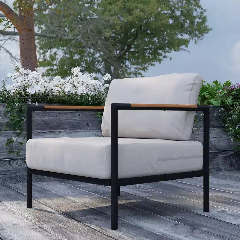 Poltrona da esterno Merrick Lane con cuscini in peluche rimovibili e struttura in alluminio con dettagli in teak