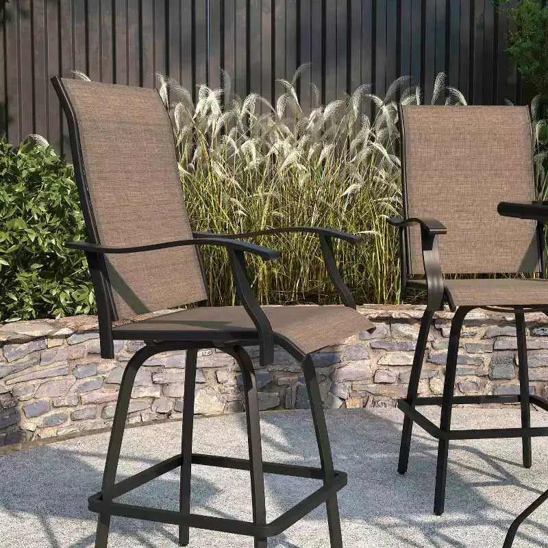 Merrick Lane - Set di 2 sgabelli da bar alti Brett con schienale alto, girevoli, per esterno, con struttura in metallo verniciato a polvere e rivestimento in textilene