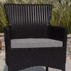 Sedie da giardino Merrick Lane con struttura in acciaio verniciato a polvere rivestita in vimini resistente allo sbiadimento e alle intemperie e cuscini - Set da 2