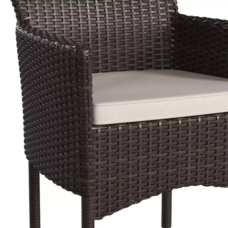 Set di 2 sedie da patio moderne in vimini Emma e Oliver con cuscini rimovibili per uso interno ed esterno