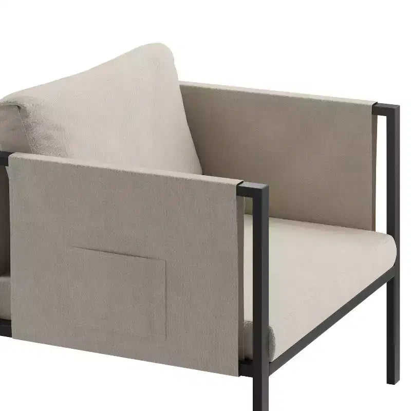 Sedia lounge da interno/esterno Emma and Oliver per patio, sedia club con struttura in acciaio, cuscini e 2 tasche portaoggetti