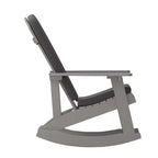 Sedia a dondolo Adirondack Merrick Lane in poliresina per tutte le stagioni con doghe verticali e cuscini resistenti alle intemperie