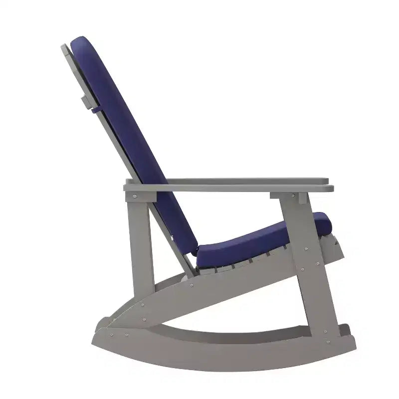 Sedia a dondolo Adirondack Merrick Lane in poliresina per tutte le stagioni con doghe verticali e cuscini resistenti alle intemperie