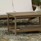 Tavolino da salotto Adirondack a due livelli in legno e resina sintetica Merrick Lane resistente a tutte le stagioni