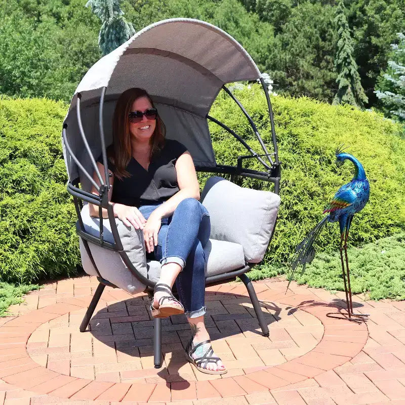 Sunnydaze Moderna Sedia a Sdraio da Giardino di Lusso con Parasole Retrattile - Telaio in Alluminio Verniciato a Polvere con Cuscini e Tettoia in Poliestere