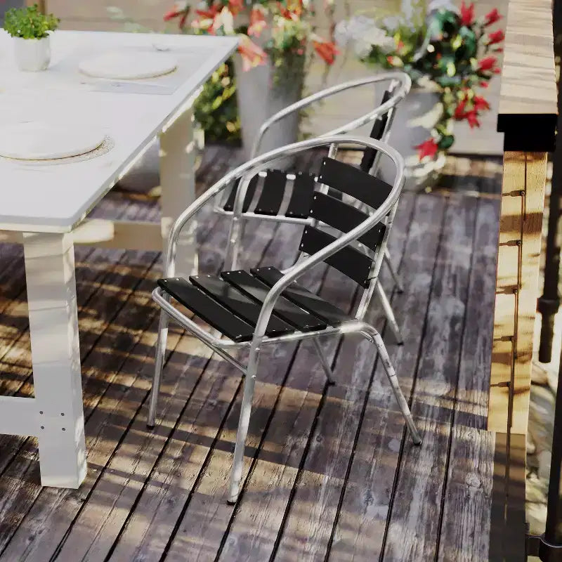 Flash Furniture Sedia impilabile da ristorante commerciale per interni ed esterni in alluminio Lila con schienale a tre listelli effetto teak