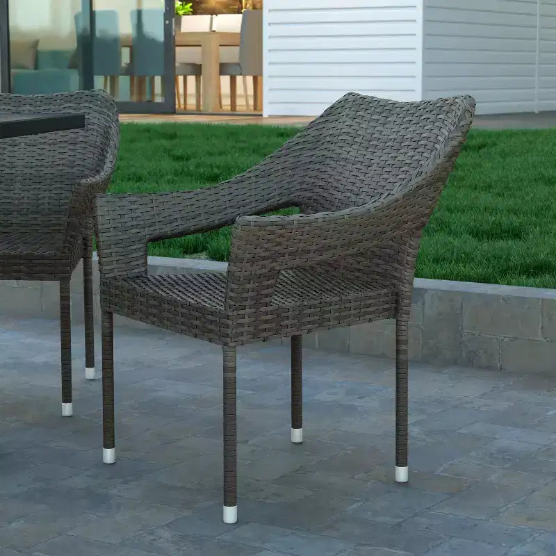 Sedia da pranzo impilabile per patio da interni/esterni Emma and Oliver All-Weather con telaio in acciaio e rattan PE resistente alle intemperie
