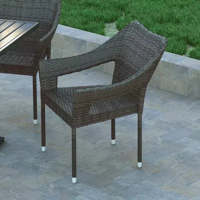 Sedia da pranzo impilabile per patio da interni/esterni Emma and Oliver All-Weather con telaio in acciaio e rattan PE resistente alle intemperie