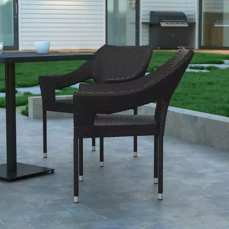 Sedia da pranzo impilabile per patio da interni/esterni Emma and Oliver All-Weather con telaio in acciaio e rattan PE resistente alle intemperie