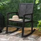 Sedia a dondolo JONATHAN Y Ned in legno di acacia con schienale a chevron moderno, capacità 136 kg, per esterni e patio