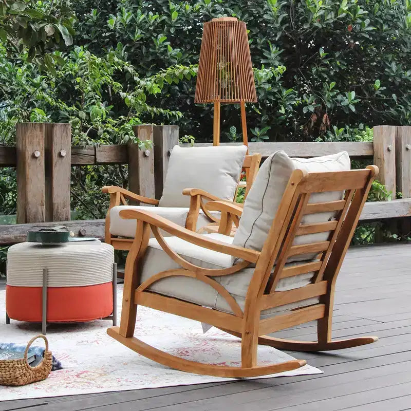 Sedia a dondolo da esterno Sonoma Lane Alamo in teak con cuscino a cerniera e struttura