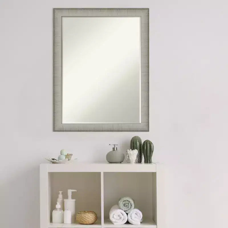 Specchio da parete per bagno Amanti Art con cornice stretta ed elegante, spazzolato, smussato