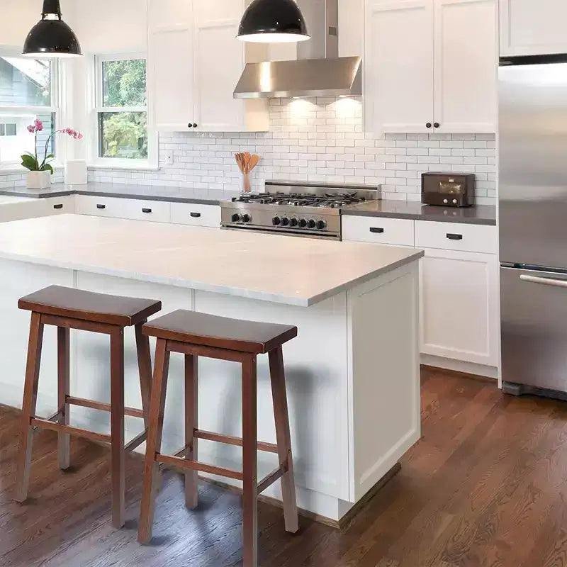 Sgabelli PJ Wood classici con seduta a sella, altezza 61 cm, per cucine, sale da pranzo e bar, senza schienale, 4 gambe quadre, noce (set da 6)