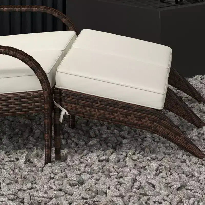 Sedia Adirondack Outsunny in Vimini per 2 persone con Cuscini e Poggiapiedi, Sedia con Schienale Alto e Braccioli Ampi in Rattan PE per Braciere