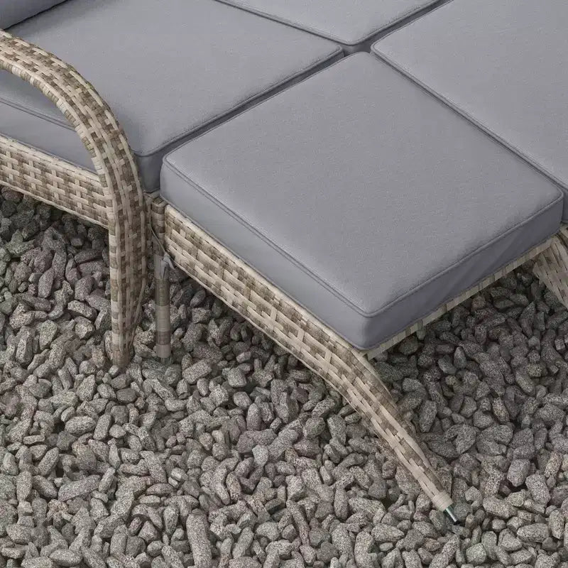 Sedia Adirondack Outsunny in Vimini per 2 persone con Cuscini e Poggiapiedi, Sedia con Schienale Alto e Braccioli Ampi in Rattan PE per Braciere