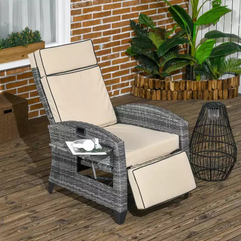Outsunny Sedia Reclinabile da Esterno con Cuscini, Sdraio Reclinabile da Giardino in Rattan PE con Poggiapiedi Regolabile, Braccioli, Tavolino Laterale