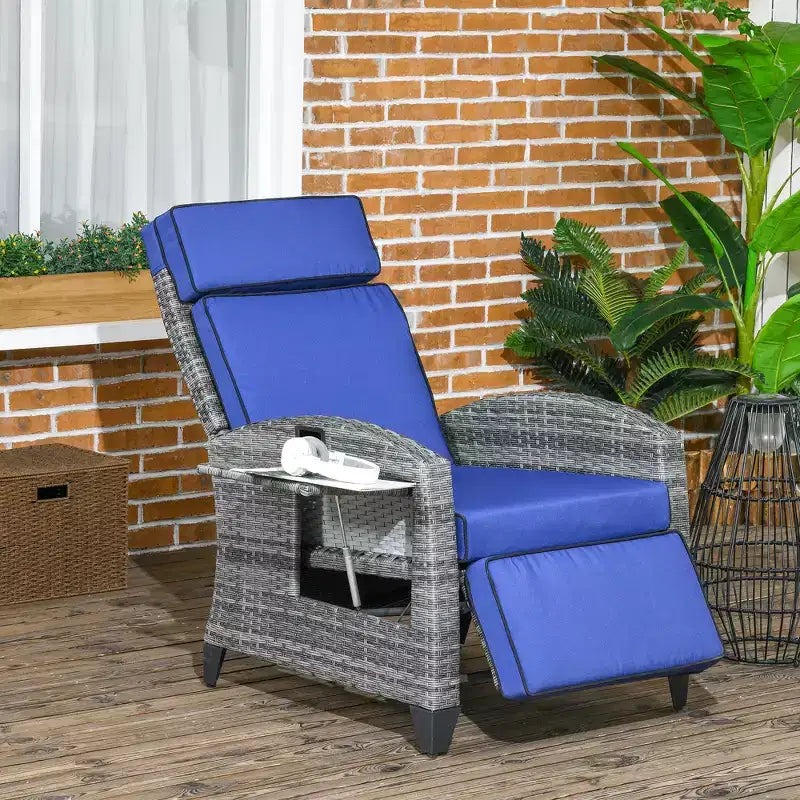 Outsunny Sedia Reclinabile da Esterno con Cuscini, Sdraio Reclinabile da Giardino in Rattan PE con Poggiapiedi Regolabile, Braccioli, Tavolino Laterale