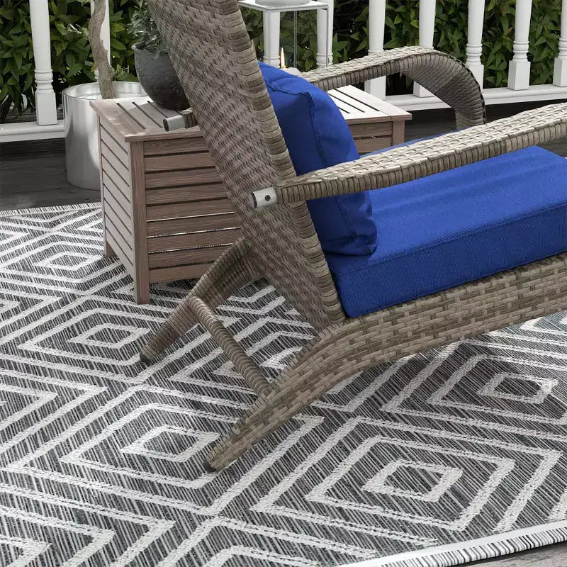 Sedia Adirondack in vimini Outsunny con poggiapiedi, poltrona da braciere con cuscino