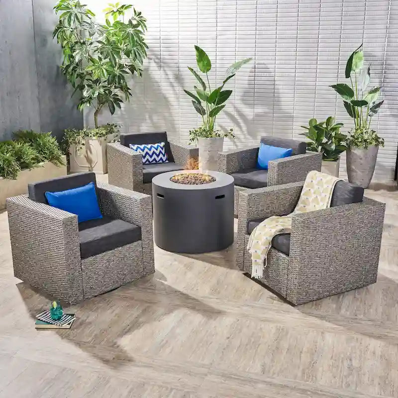 Set di 4 poltrone girevoli Eli Outdoor con braciere rotondo di Christopher Knight Home