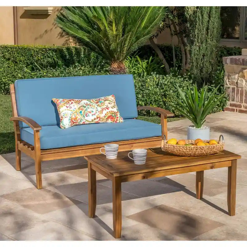 Set divanetto e tavolo imbottiti da esterno Peyton in legno di acacia di Christopher Knight Home