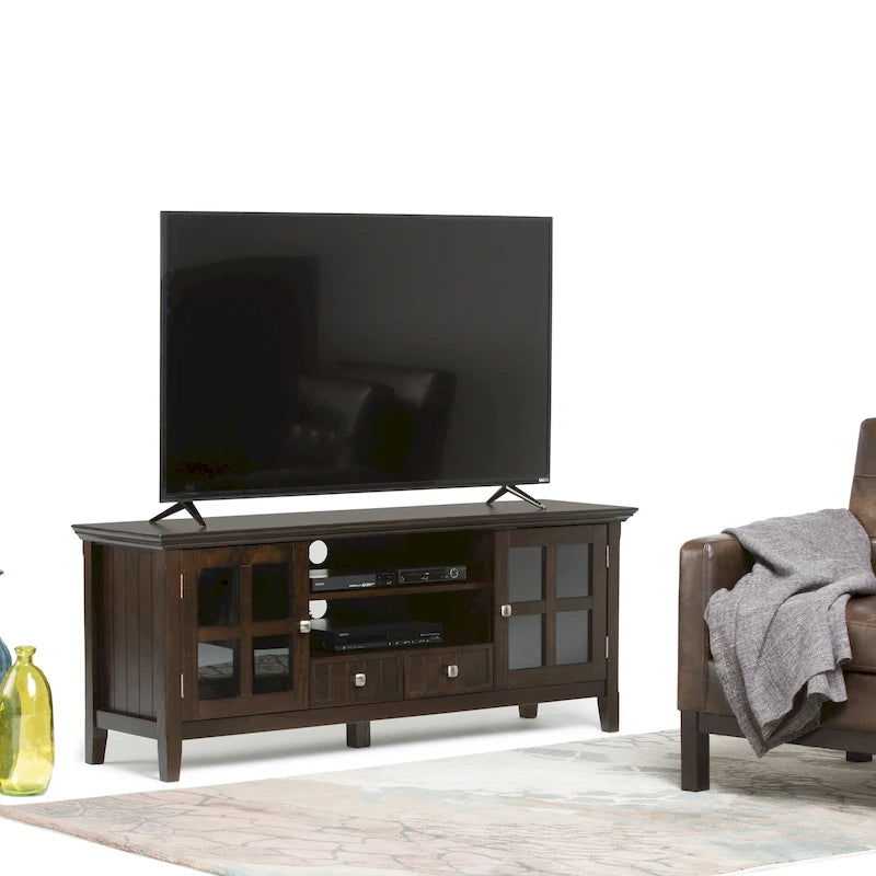 WYNDENHALL Normandy Mobile TV in LEGNO MASSELLO in stile Transizionale Largo 152 cm, per TV fino a 65 pollici - 152 x 42 x 61 cm
