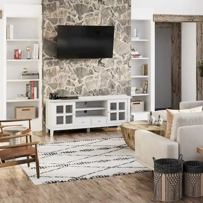 WYNDENHALL Normandy Mobile TV in LEGNO MASSELLO in stile Transizionale Largo 152 cm, per TV fino a 65 pollici - 152 x 42 x 61 cm