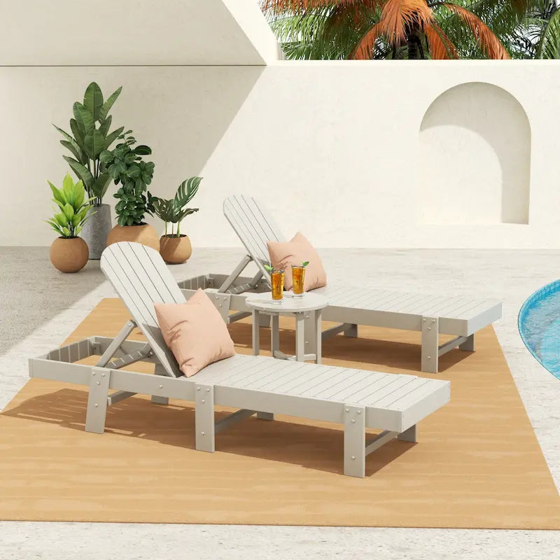 Polytrends Altura - Set di 3 chaise longue reclinabili da esterno ecologiche, resistenti alle intemperie, senza braccioli, con tavolino laterale