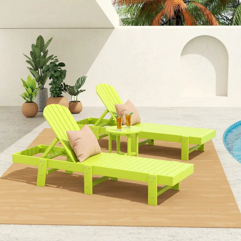 Polytrends Altura - Set di 3 chaise longue reclinabili da esterno ecologiche, resistenti alle intemperie, senza braccioli, con tavolino laterale