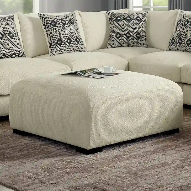 Kintra Ottomana Cocktail Imbottita in Ciniglia Contemporanea di Furniture of America