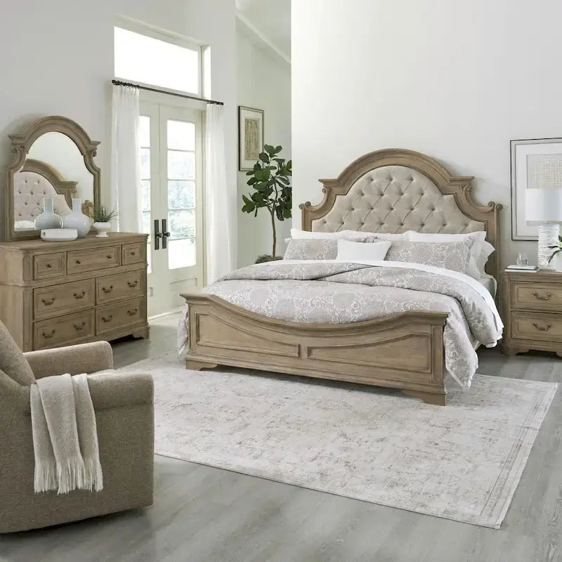 Set letto imbottito, comò e specchio, e comodino Magnolia Manor