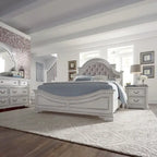 Set letto imbottito, comò e specchio, e comodino Magnolia Manor