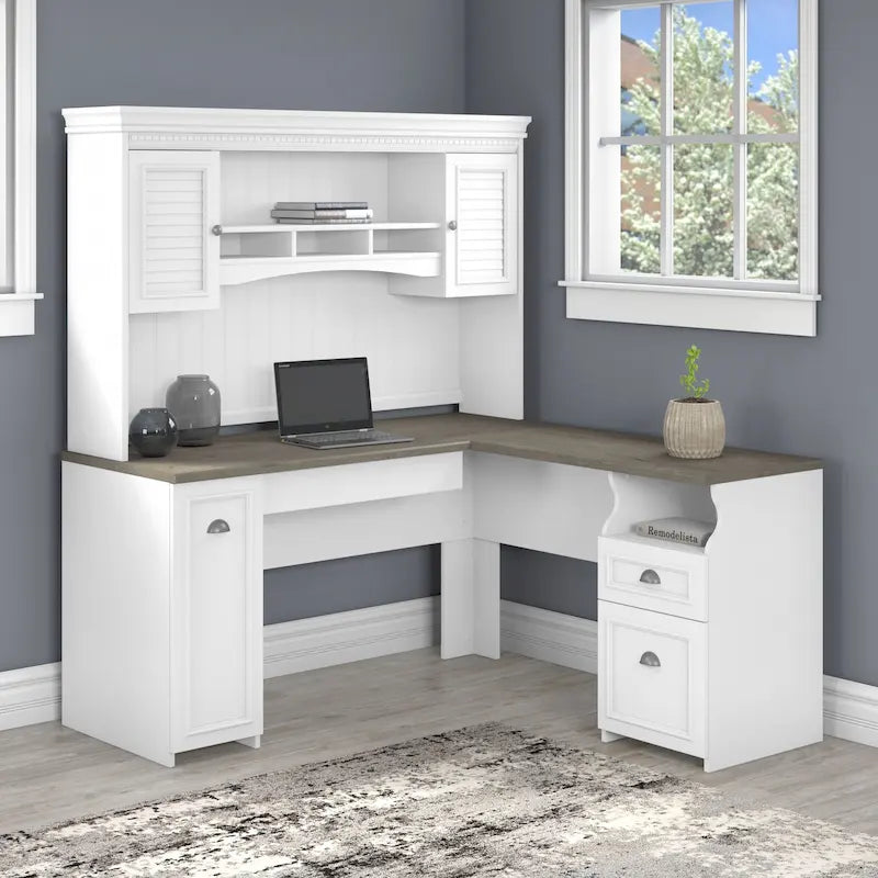 Scrivania a L Fairview 60W con Libreria Superiore di Bush Furniture