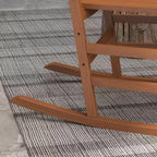 Set di sedie a dondolo in legno Outsunny, braccioli curvi, schienale alto, tavolino con piano a doghe, set per esterni
