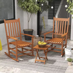 Set di sedie a dondolo in legno Outsunny, braccioli curvi, schienale alto, tavolino con piano a doghe, set per esterni