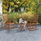 Set di sedie a dondolo in legno Outsunny, braccioli curvi, schienale alto, tavolino con piano a doghe, set per esterni