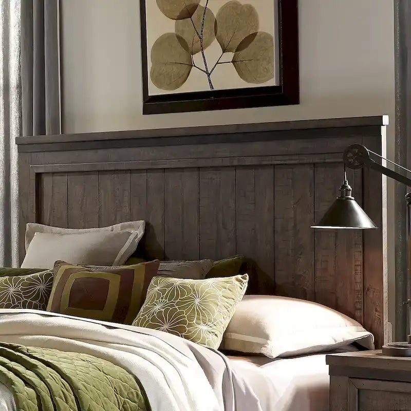 Thornwood Hills Rock Beaten Gray with Saw Cuts Queen Panel Bed