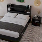 Letto a piattaforma Hunter con testiera e comodino a 1 cassetto
