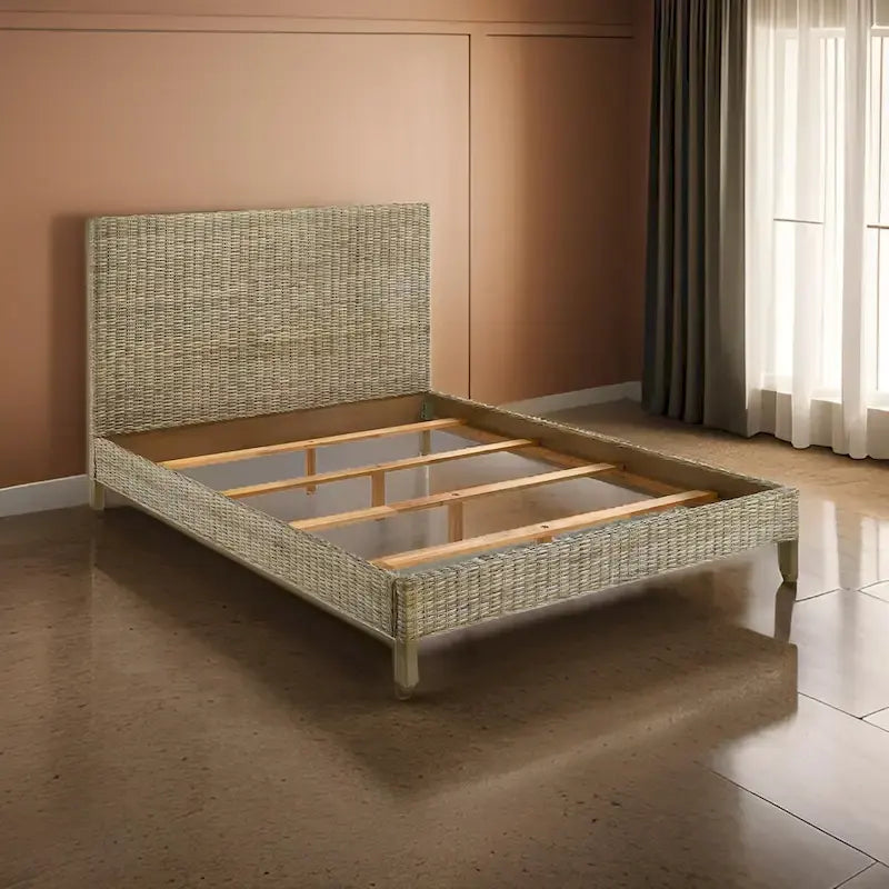 Letto matrimoniale Ayla, design in rattan intrecciato, testiera a pannelli, mogano grigio