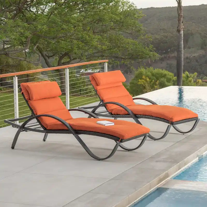 Deco 2 Aluminum Outdoor Patio Chaise Lounges Set