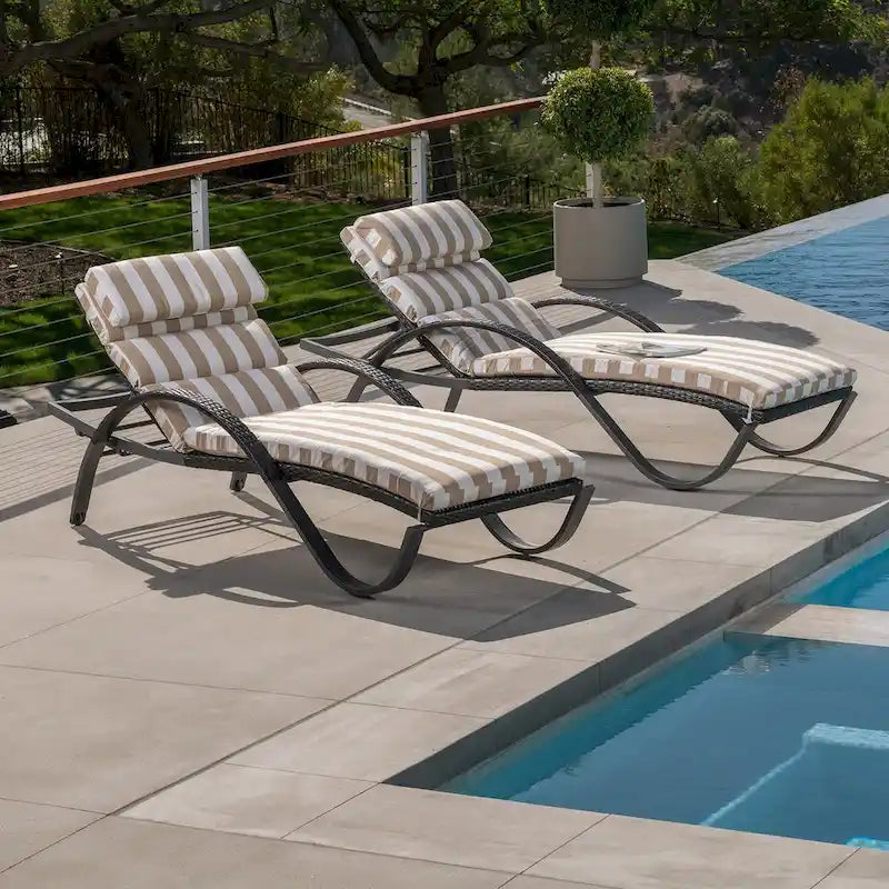 Deco 2 Aluminum Outdoor Patio Chaise Lounges Set